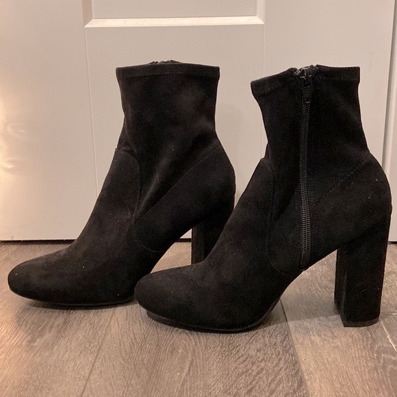 A New Day black ankle booties - Picture 2 of 6